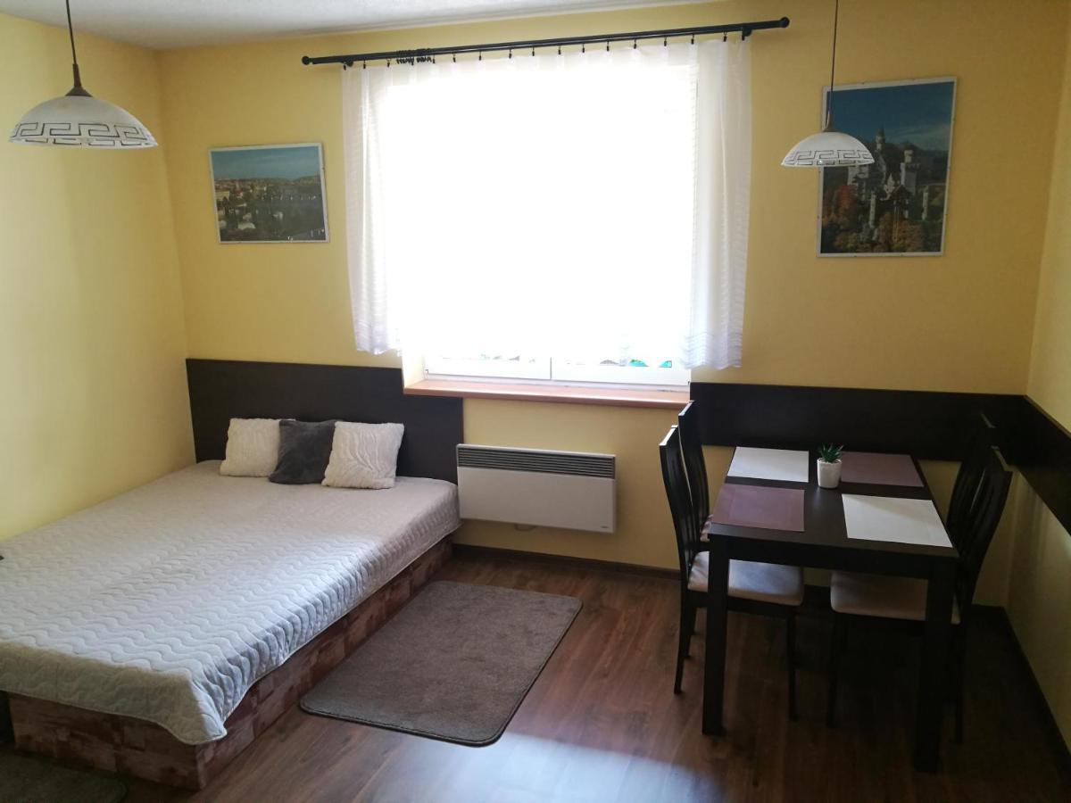 Apartman 66 V Tichej Lokalite Lipótszentmiklós Kültér fotó